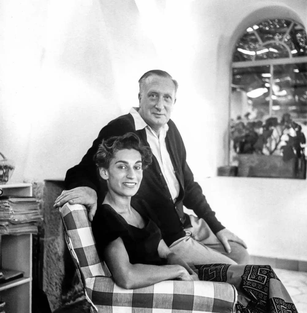 Ritratto storico di Lady Susana e Sir William Walton nel giardino di Forio, Ischia
